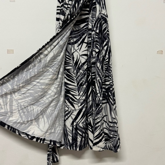 Old Navy Black Cap Sleeve Jersey Knit Palm Leaf Print Wrap Dress Petite L - Picture 4 of 6